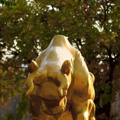 公園奔牛動(dòng)物石雕是怎么制作出來的？