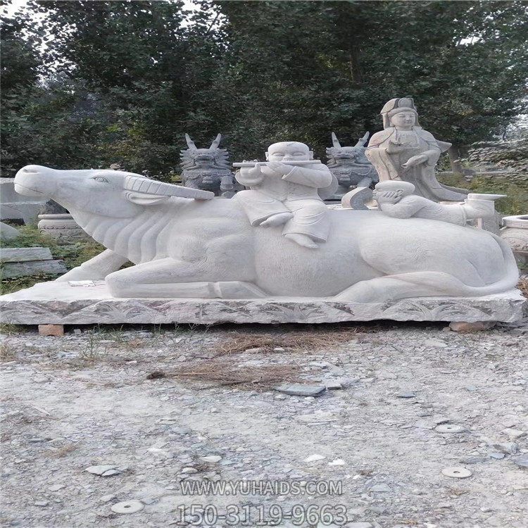 漢白玉牧童騎牛石雕，臥地上的水牛雕塑