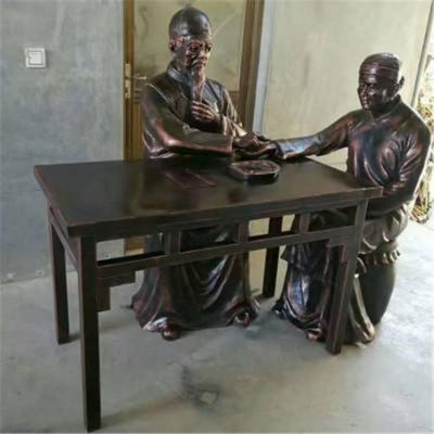 中醫(yī)人物景觀雕塑，玻璃鋼仿銅擺件把脈的情景小品