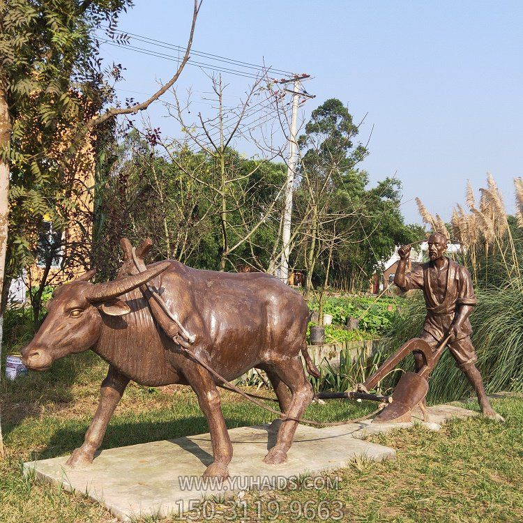 農(nóng)夫和耕牛耕地雕塑，農(nóng)耕主題場(chǎng)景雕塑