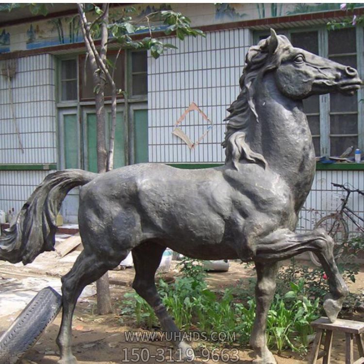 行走的馬兒，鑄銅動物馬雕塑
