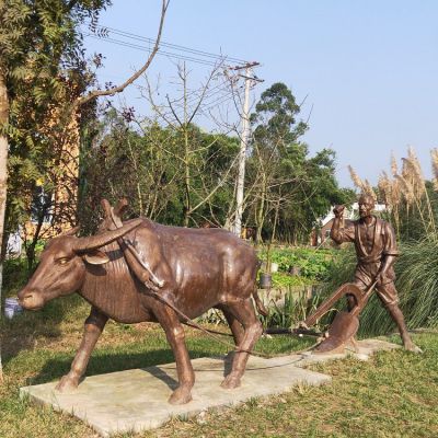 農(nóng)夫和耕牛耕地雕塑，農(nóng)耕主題場景雕塑