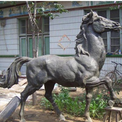 行走的馬兒，鑄銅動物馬雕塑