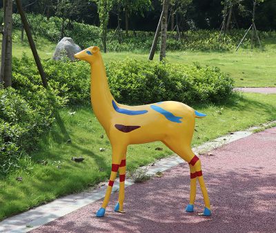戶(hù)外街道創(chuàng)意玻璃鋼 彩繪黃色鹿雕塑