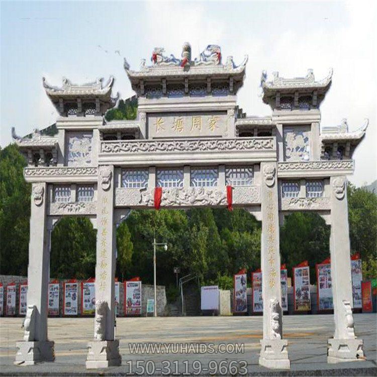 戶外廣場(chǎng)擺放漢白玉三門(mén)五門(mén)石雕牌樓雕塑