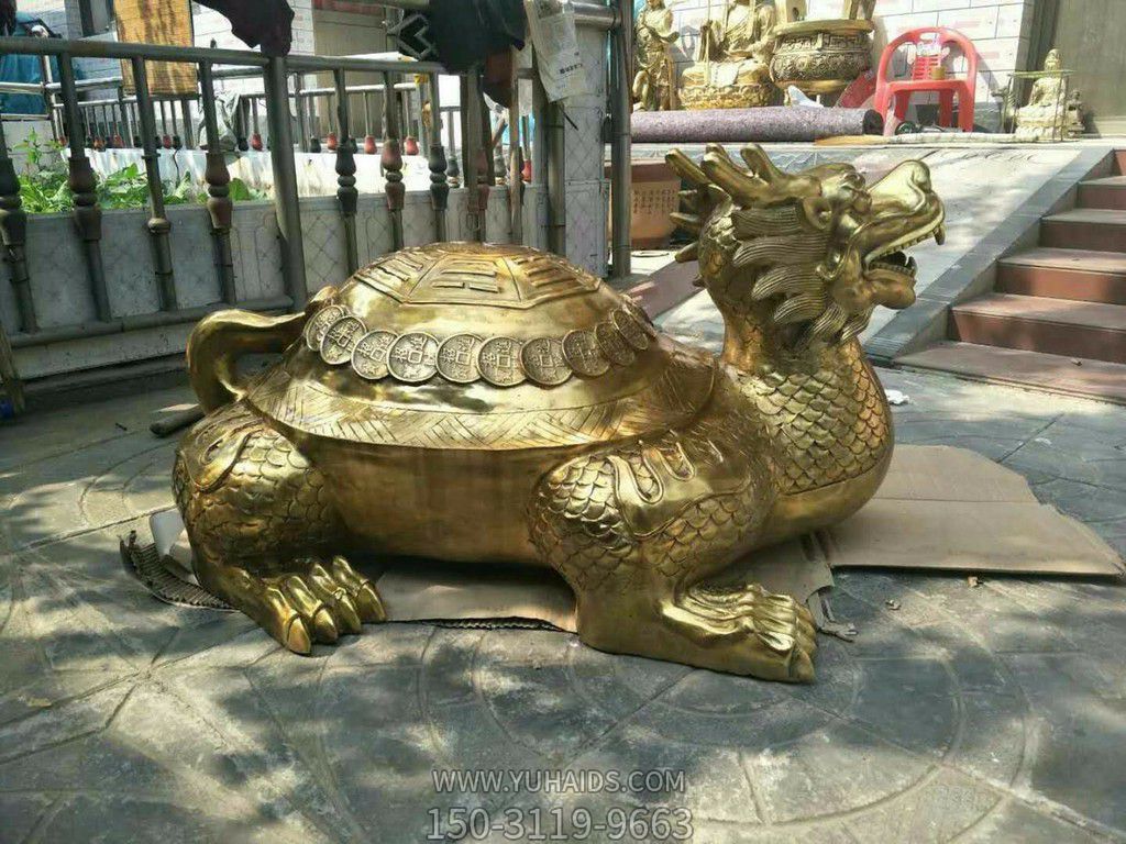 公園里擺放的金色的玻璃鋼創(chuàng)意龍龜?shù)袼?>
                                <h2>公園里擺放的金色的玻璃鋼創(chuàng)意龍龜?shù)袼?參數(shù)說明</h2>
                                                                        <table>
                                      <tr>
                                        <th>產(chǎn)品標(biāo)題</th>
                                        <td>公園里擺放的金色的玻璃鋼創(chuàng)意龍龜?shù)袼?/td>
                                      </tr>
                                      <tr>
                                        <th>發(fā)布時間</th>
                                        <td>2023-06-07 15:09</td>
                                      </tr>
                                      <tr>
                                        <th>價格</th>
                                        <td><span>電話咨詢</td>
                                      </tr>
                                                                              <tr>
                                          <th>雕刻內(nèi)容</th>
                                          <td>龍、龍龜</td>
                                        </tr>
                                                                              <tr>
                                          <th>應(yīng)用場所</th>
                                          <td>公園</td>
                                        </tr>
                                                                              <tr>
                                          <th>制作材質(zhì)</th>
                                          <td>玻璃鋼</td>
                                        </tr>
                                                                          </table>
                                <h2>公園里擺放的金色的玻璃鋼創(chuàng)意龍龜?shù)袼?詳細(xì)說明</h2>
                                <p>玉海雕塑是一家綜合性的雕塑公司，擁有多款公園里擺放的金色的玻璃鋼創(chuàng)意龍龜?shù)袼苣Ｐ?，可加工定制多種公園里擺放的金色的玻璃鋼創(chuàng)意龍龜?shù)袼?，支持材質(zhì)、樣式、風(fēng)格、尺寸大小等方面的調(diào)整修改定制。我們所加工制作的公園里擺放的金色的玻璃鋼創(chuàng)意龍龜?shù)袼苜|(zhì)優(yōu)價廉，遍布全國多個省市地區(qū)，想要了解更多案例圖片，請電話或微信咨詢。材質(zhì)、大小、樣式等都可以按需定制，還可根據(jù)您提供給的公園里擺放的金色的玻璃鋼創(chuàng)意龍龜?shù)袼軜訄D進(jìn)行制作！如有相關(guān)需求，歡迎致電（微信同號）：<span>150-3119-9663</span></p>
                                                                <div   class=