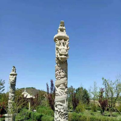 景區(qū)戶(hù)外擺放漢白玉雕刻龍盤(pán)石柱