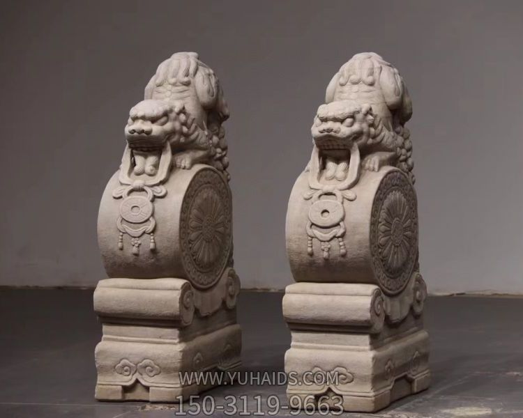 中式庭院門(mén)口擺放鎮(zhèn)宅青石貔貅石墩雕塑
