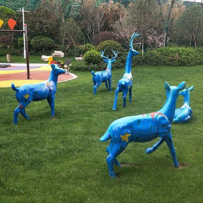 玻璃鋼彩繪鹿，藍(lán)色印花草坪動物擺件