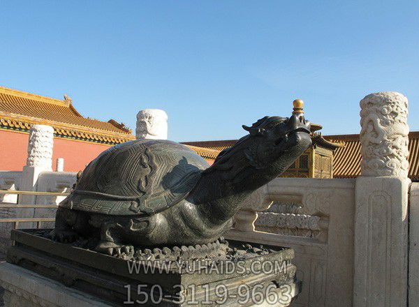 景區(qū)擺放的黑色的玻璃鋼創(chuàng)意龍龜?shù)袼?>
                                <h2>景區(qū)擺放的黑色的玻璃鋼創(chuàng)意龍龜?shù)袼?參數(shù)說明</h2>
                                                                        <table>
                                      <tr>
                                        <th>產(chǎn)品標(biāo)題</th>
                                        <td>景區(qū)擺放的黑色的玻璃鋼創(chuàng)意龍龜?shù)袼?/td>
                                      </tr>
                                      <tr>
                                        <th>發(fā)布時(shí)間</th>
                                        <td>2023-06-07 19:16</td>
                                      </tr>
                                      <tr>
                                        <th>價(jià)格</th>
                                        <td><span>電話咨詢</td>
                                      </tr>
                                                                              <tr>
                                          <th>雕刻內(nèi)容</th>
                                          <td>龍、龍龜</td>
                                        </tr>
                                                                              <tr>
                                          <th>制作材質(zhì)</th>
                                          <td>玻璃鋼</td>
                                        </tr>
                                                                          </table>
                                <h2>景區(qū)擺放的黑色的玻璃鋼創(chuàng)意龍龜?shù)袼?詳細(xì)說明</h2>
                                <p>玉海雕塑是一家綜合性的雕塑公司，擁有多款景區(qū)擺放的黑色的玻璃鋼創(chuàng)意龍龜?shù)袼苣Ｐ?，可加工定制多種景區(qū)擺放的黑色的玻璃鋼創(chuàng)意龍龜?shù)袼?，支持材質(zhì)、樣式、風(fēng)格、尺寸大小等方面的調(diào)整修改定制。我們所加工制作的景區(qū)擺放的黑色的玻璃鋼創(chuàng)意龍龜?shù)袼苜|(zhì)優(yōu)價(jià)廉，遍布全國多個省市地區(qū)，想要了解更多案例圖片，請電話或微信咨詢。材質(zhì)、大小、樣式等都可以按需定制，還可根據(jù)您提供給的景區(qū)擺放的黑色的玻璃鋼創(chuàng)意龍龜?shù)袼軜訄D進(jìn)行制作！如有相關(guān)需求，歡迎致電（微信同號）：<span>150-3119-9663</span></p>
                                                                <div   class=
