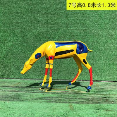 彩繪鹿，低頭玻璃鋼鹿雕塑