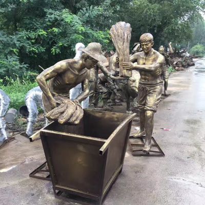 打麥子，民俗生活勞動人物雕塑