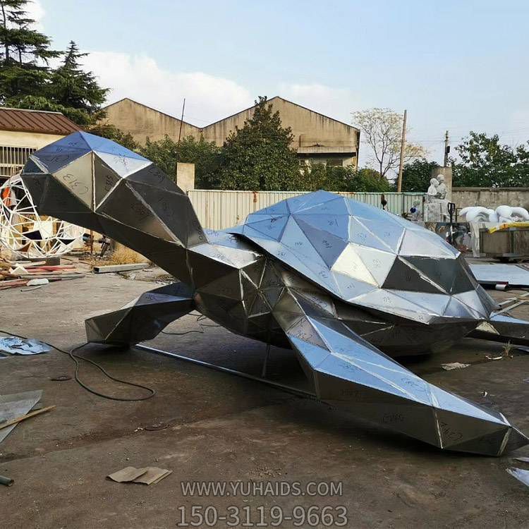 不銹鋼鏡面幾何大型烏龜?shù)袼?>
                                <h2>不銹鋼鏡面幾何大型烏龜?shù)袼?參數(shù)說明</h2>
                                                                        <table>
                                      <tr>
                                        <th>產(chǎn)品標(biāo)題</th>
                                        <td>不銹鋼鏡面幾何大型烏龜?shù)袼?/td>
                                      </tr>
                                      <tr>
                                        <th>發(fā)布時(shí)間</th>
                                        <td>2023-06-08 09:58</td>
                                      </tr>
                                      <tr>
                                        <th>價(jià)格</th>
                                        <td><span>電話咨詢</td>
                                      </tr>
                                                                              <tr>
                                          <th>制作材質(zhì)</th>
                                          <td>不銹鋼</td>
                                        </tr>
                                                                          </table>
                                <h2>不銹鋼鏡面幾何大型烏龜?shù)袼?詳細(xì)說明</h2>
                                <p>玉海雕塑是一家綜合性的雕塑公司，擁有多款不銹鋼鏡面幾何大型烏龜?shù)袼苣Ｐ?，可加工定制多種不銹鋼鏡面幾何大型烏龜?shù)袼?，支持材質(zhì)、樣式、風(fēng)格、尺寸大小等方面的調(diào)整修改定制。我們所加工制作的不銹鋼鏡面幾何大型烏龜?shù)袼苜|(zhì)優(yōu)價(jià)廉，遍布全國(guó)多個(gè)省市地區(qū)，想要了解更多案例圖片，請(qǐng)電話或微信咨詢。材質(zhì)、大小、樣式等都可以按需定制，還可根據(jù)您提供給的不銹鋼鏡面幾何大型烏龜?shù)袼軜訄D進(jìn)行制作！如有相關(guān)需求，歡迎致電（微信同號(hào)）：<span>150-3119-9663</span></p>
                                                                <div   class=