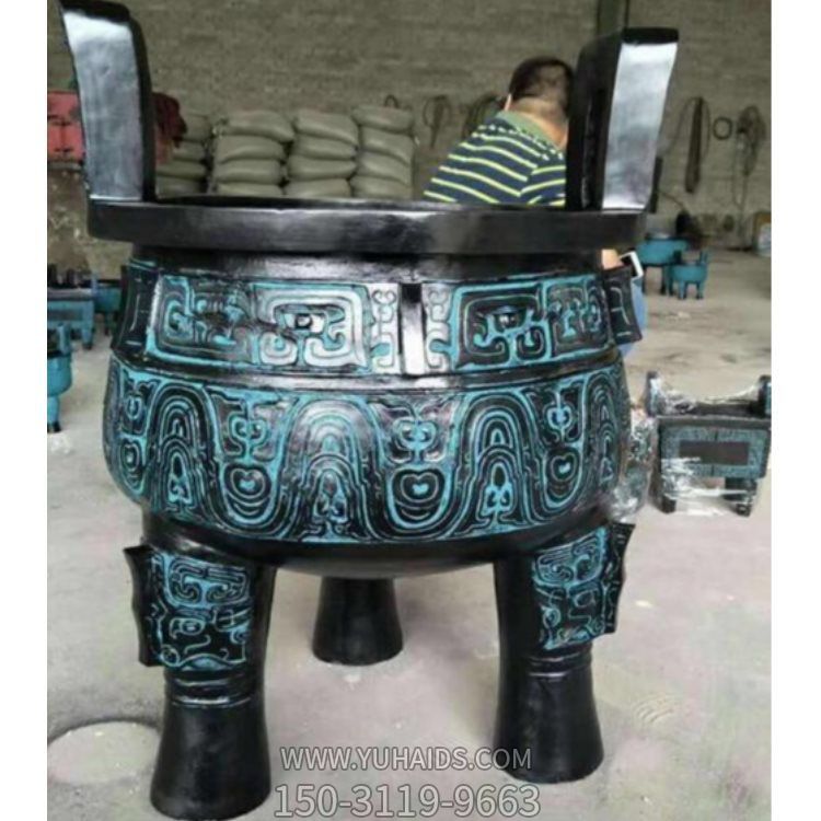 純銅鼎寺院戶(hù)外擺放圓形三足雙耳香爐頂?shù)袼?>
                                <h2>純銅鼎寺院戶(hù)外擺放圓形三足雙耳香爐頂?shù)袼?參數(shù)說(shuō)明</h2>
                                                                        <table>
                                      <tr>
                                        <th>產(chǎn)品標(biāo)題</th>
                                        <td>純銅鼎寺院戶(hù)外擺放圓形三足雙耳香爐頂?shù)袼?/td>
                                      </tr>
                                      <tr>
                                        <th>發(fā)布時(shí)間</th>
                                        <td>2023-06-08 12:42</td>
                                      </tr>
                                      <tr>
                                        <th>價(jià)格</th>
                                        <td><span>電話(huà)咨詢(xún)</td>
                                      </tr>
                                                                              <tr>
                                          <th>雕刻內(nèi)容</th>
                                          <td>鼎、香爐</td>
                                        </tr>
                                                                          </table>
                                <h2>純銅鼎寺院戶(hù)外擺放圓形三足雙耳香爐頂?shù)袼?詳細(xì)說(shuō)明</h2>
                                <p>玉海雕塑是一家綜合性的雕塑公司，擁有多款純銅鼎寺院戶(hù)外擺放圓形三足雙耳香爐頂?shù)袼苣Ｐ?，可加工定制多種純銅鼎寺院戶(hù)外擺放圓形三足雙耳香爐頂?shù)袼埽С植馁|(zhì)、樣式、風(fēng)格、尺寸大小等方面的調(diào)整修改定制。我們所加工制作的純銅鼎寺院戶(hù)外擺放圓形三足雙耳香爐頂?shù)袼苜|(zhì)優(yōu)價(jià)廉，遍布全國(guó)多個(gè)省市地區(qū)，想要了解更多案例圖片，請(qǐng)電話(huà)或微信咨詢(xún)。材質(zhì)、大小、樣式等都可以按需定制，還可根據(jù)您提供給的純銅鼎寺院戶(hù)外擺放圓形三足雙耳香爐頂?shù)袼軜訄D進(jìn)行制作！如有相關(guān)需求，歡迎致電（微信同號(hào)）：<span>150-3119-9663</span></p>
                                                                <div   class=