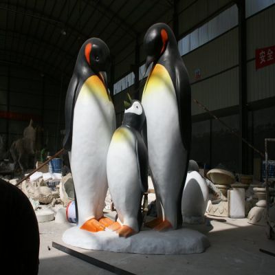 大型玻璃鋼仿真企鵝，一家三口企鵝雕塑