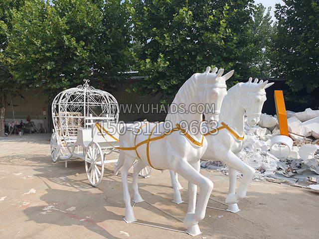 玻璃鋼+不銹鋼，馬拉車景觀雕塑