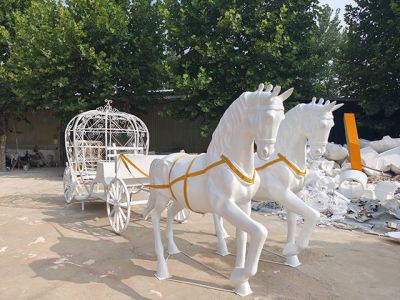 玻璃鋼+不銹鋼，馬拉車景觀雕塑