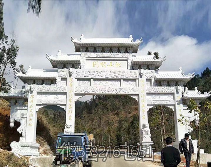 三間四柱石雕門(mén)樓
