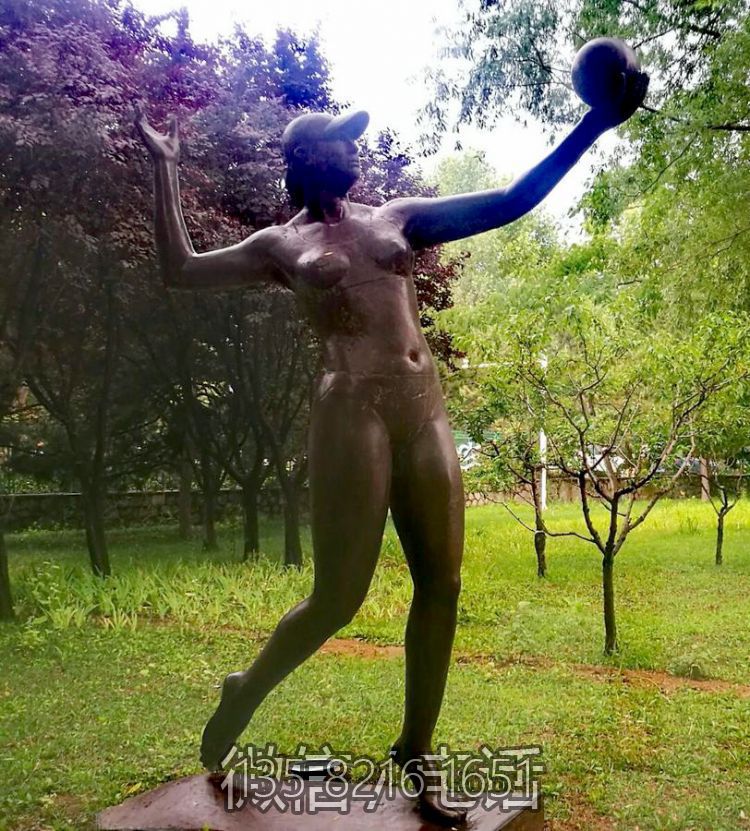 公園戶外景觀玻璃鋼仿銅運(yùn)動打排球的人物雕塑