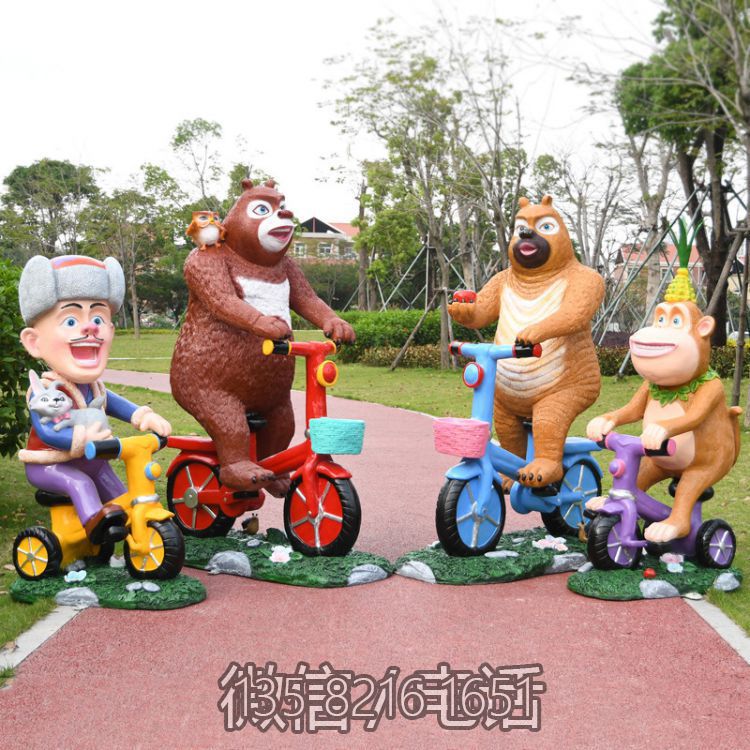 景區(qū)廣場騎自行車的熊出沒卡通人物玻璃鋼雕塑