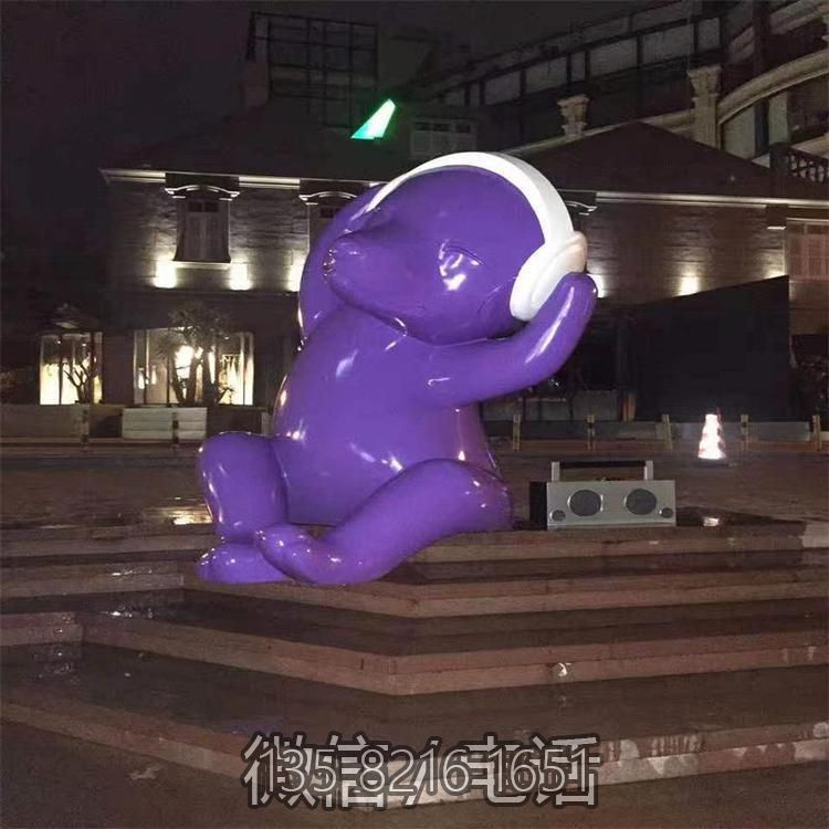 聽(tīng)音樂(lè)的卡通動(dòng)物造型雕塑