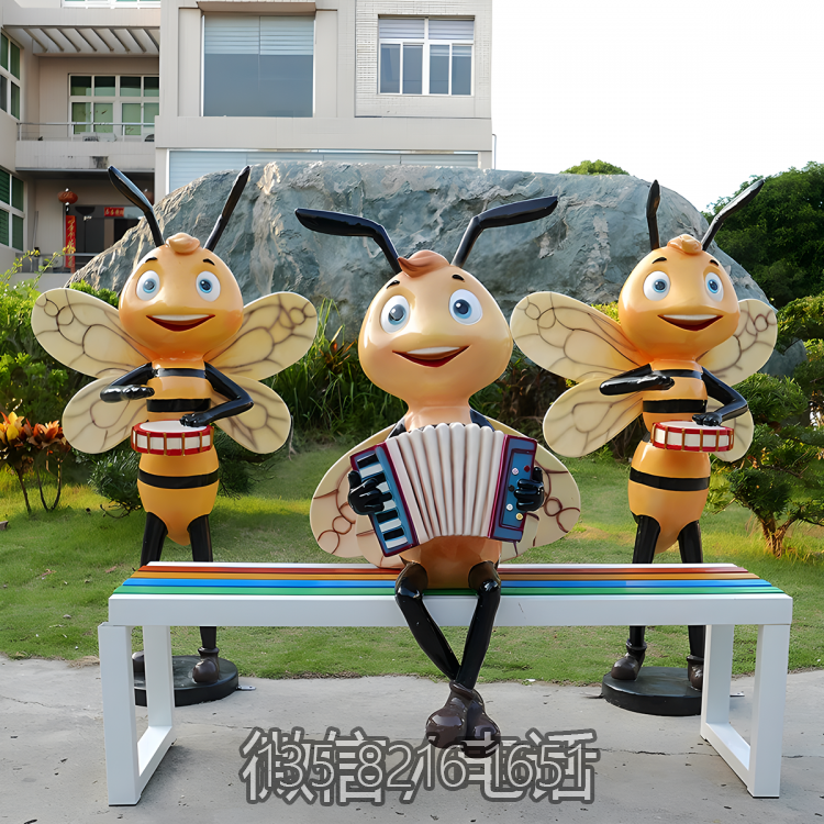 花園游樂場(chǎng)美陳裝飾擺件卡通玻璃鋼樹脂蜜蜂組合雕塑